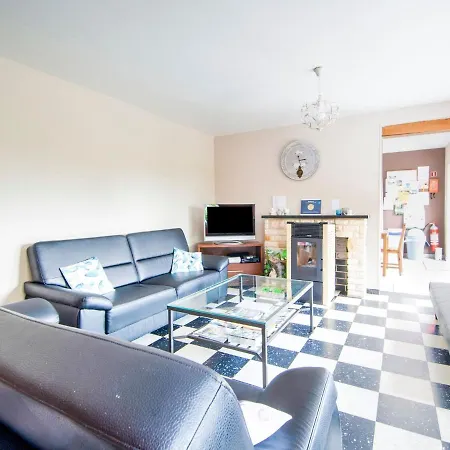 Σπίτι διακοπών Picturesque Holiday Home In Nassogne With Garden *
