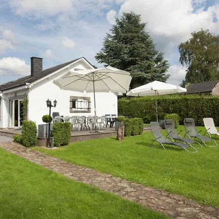 Picturesque Holiday Home In Nassogne With Garden Nyaraló